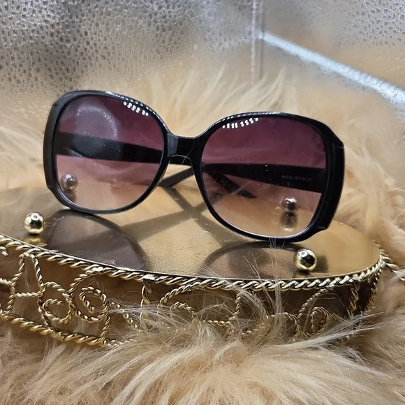 Sunglasses, Elegant Black  New - Picture 2 of 3